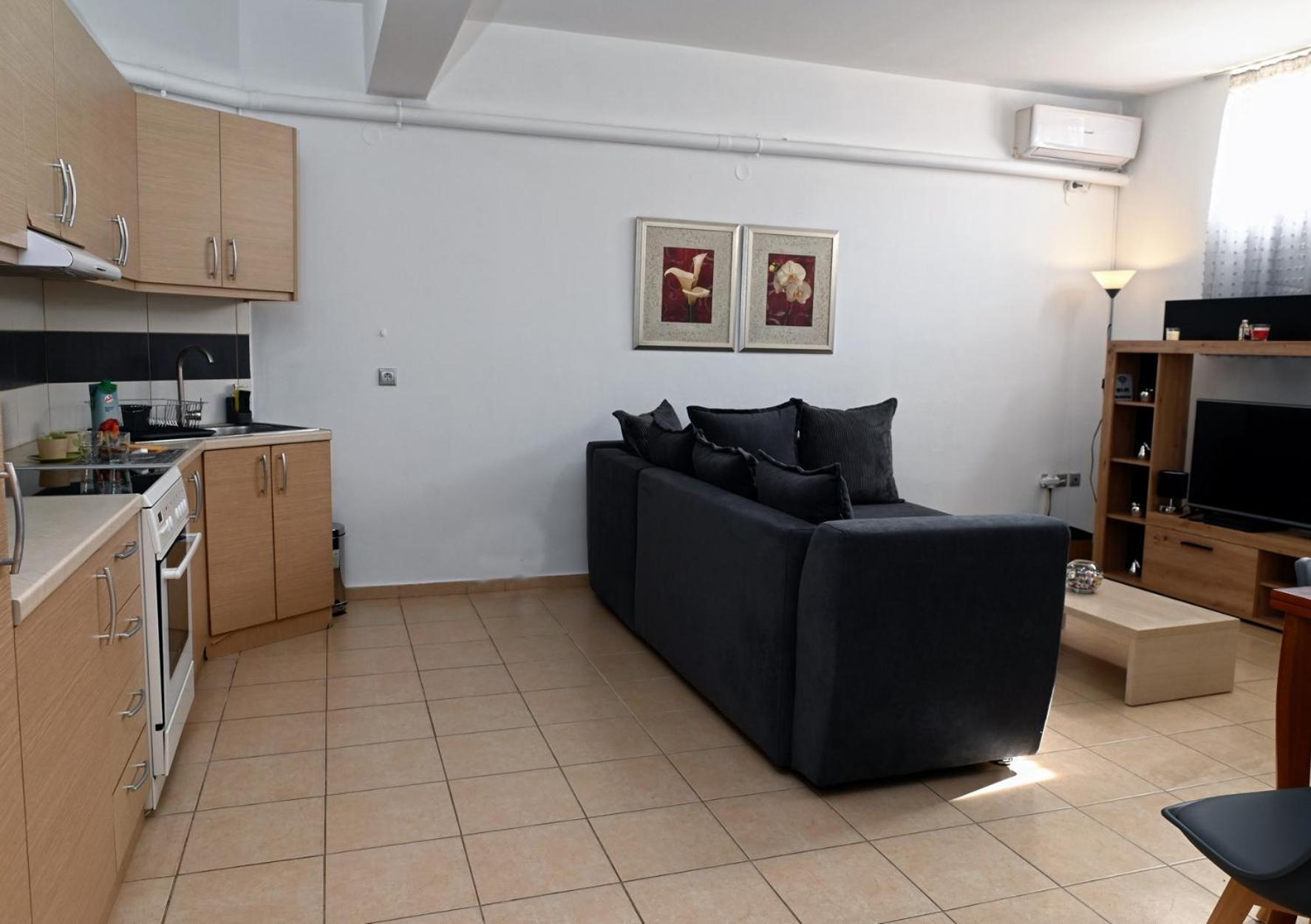 Oasis Lower Ground Floor Apartment Argos Exterior photo